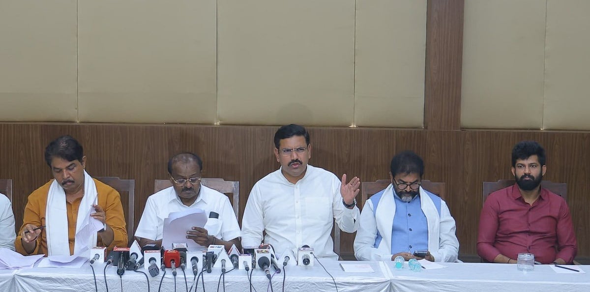 'ಸಿಎಂ ಮನೆಗೆ ಫ್ರಾಂಚೈಸಿಯವರನ್ನು ಕರೆದುಕೊಂಡು ಹೋದವರು ಯಾರು, ಯಾಕೆ'?: ಸರ್ಕಾರಕ್ಕೆ ಪ್ರತಿಪಕ್ಷ ನಾಯಕರಿಂದ ಪ್ರಶ್ನೆಗಳ ಸುರಿಮಳೆ