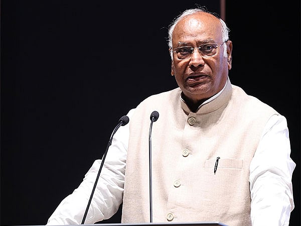 ಕಳೆದ 11 ವರ್ಷಗಳಲ್ಲಿ ಪ್ರಜಾಪ್ರಭುತ್ವ, ಆರ್ಥಿಕತೆ, ಸಾಮಾಜಿಕ ರಚನೆ ಮೇಲೆ ದೊಡ್ಡ ಹೊಡೆತ: ಮಲ್ಲಿಕಾರ್ಜುನ ಖರ್ಗೆ