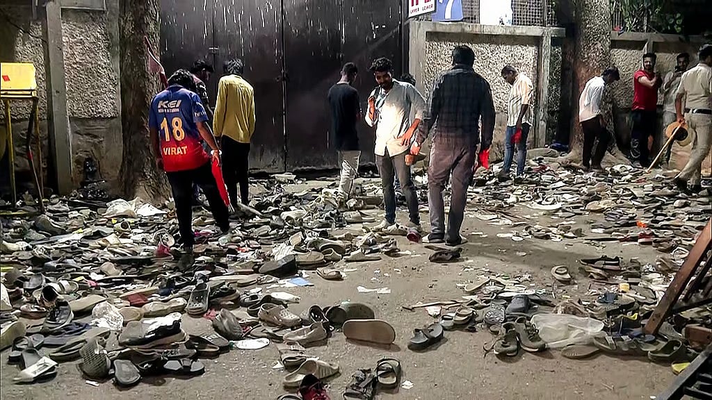 ಬೆಂಗಳೂರು ಕಾಲ್ತುಳಿತ: ಪ್ರಮುಖ ರಸ್ತೆಗಳಲ್ಲಿ RCB ವಿಜಯೋತ್ಸವ ಮೆರವಣಿಗೆಗೆ ಪೊಲೀಸರ ಸಲಹೆ; ತಿರಸ್ಕರಿಸಿದ ರಾಜ್ಯ ಸರ್ಕಾರ, ಆಯೋಜಕರು!