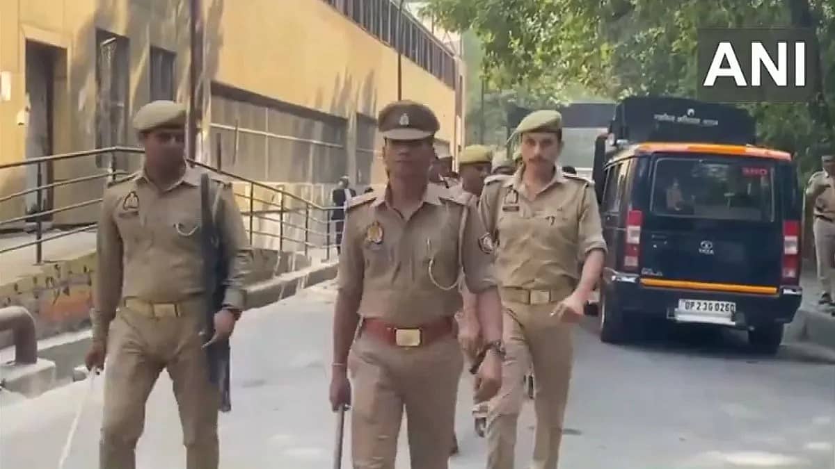 ಮಥುರಾ: ಈದ್ಗಾ ಮೈದಾನದ ಬಳಿ ದನದ ಮಾಂಸದ ತುಂಡುಗಳು, ಆರೋಪ; ಹಿಂದೂ ಪರ ಸಂಘಟನೆ ಪ್ರತಿಭಟನೆ