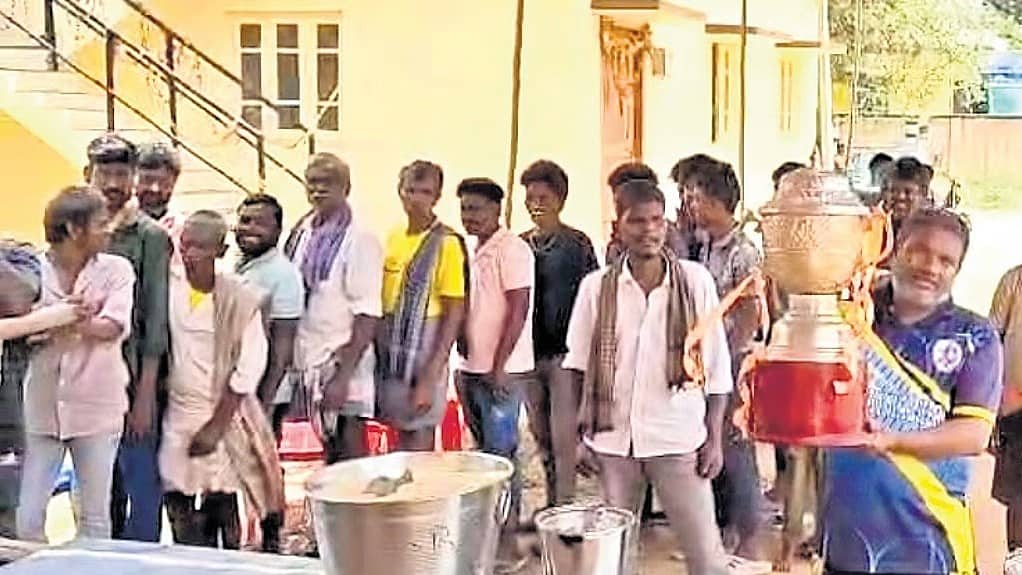 IPL 2025: ಆರ್ಸಿಬಿ ತಂಡಕ್ಕೆ ಗೆಲುವು; ಕೊಪ್ಪಳದ ಯುವಕರಿಂದ ಇಡೀ ಗ್ರಾಮಕ್ಕೆ ಮಾಂಸದೂಟ!