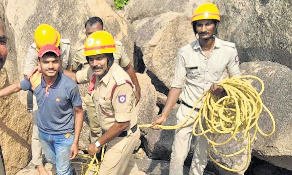 ಹಂಪಿ: ಮಾತಂಗ ಬೆಟ್ಟ ಹತ್ತುವಾಗ ಕಾಲು ಜಾರಿ ಬಿದ್ದ ಪ್ರವಾಸಿಗ: ಹಲವು ಗಂಟೆಗಳ ಕಾರ್ಯಾಚರಣೆ ಬಳಿಕ ಕೊನೆಗೂ ರಕ್ಷಣೆ