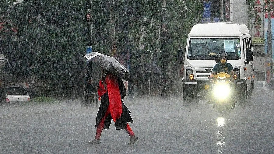 Bengaluru Rains: ರಾಜ್ಯದಲ್ಲಿ ಜೂನ್ 13-14ಕ್ಕೆ ರೆಡ್ ಅಲರ್ಟ್, ಕೊಡಗಿನಲ್ಲಿ ರಜೆ ಘೋಷಣೆ; ಹವಾಮಾನ ಇಲಾಖೆ ಎಚ್ಚರಿಕೆ