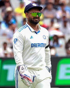 'ವಾಟ್ಸಾಪ್ ಅನ್ಇನ್ಸ್ಟಾಲ್, ಫೋನ್ ಸ್ವಿಚ್ ಆಫ್': ರಿಷಭ್ ಪಂತ್ ತನಗೆ ತಾನೇ ಶಿಕ್ಷೆ ಕೊಟ್ಟುಕೊಂಡಿದ್ದೇಕೆ?