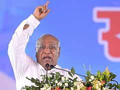 ಬೆಂಗಳೂರು ಮತ್ತು ಮೈಸೂರಿನಂತೆಯೇ ಕಲ್ಯಾಣ ಕರ್ನಾಟಕ ಪ್ರದೇಶವನ್ನು ಪರಿವರ್ತಿಸಿ: ಮಲ್ಲಿಕಾರ್ಜುನ ಖರ್ಗೆ