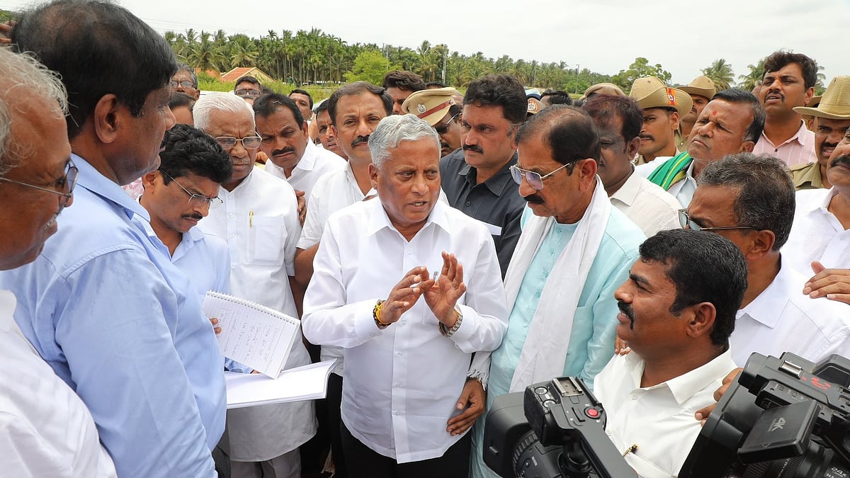 ಹೇಮಾವತಿ ಲಿಂಕ್ ಕೆನಾಲ್ ಸ್ಥಳಕ್ಕೆ ಕೇಂದ್ರ ಸಚಿವ ವಿ ಸೋಮಣ್ಣ ಭೇಟಿ: ಯೋಜನೆ ನಿಲ್ಲಿಸುವಂತೆ ಸರ್ಕಾರಕ್ಕೆ ಆಗ್ರಹ