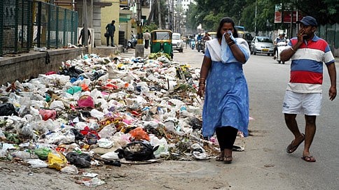 BBMP: ನಗರದ ಕಸ ಸಮಸ್ಯೆ ದೂರಾಗಿಸಲು ಕ್ರಮ; ದೂರು ನೀಡಲು ಪ್ರತ್ಯೇಕ ಕೇಂದ್ರ ಸ್ಥಾಪನೆ; WhatsApp ನಂಬರ್ ನೀಡಿದ ಪಾಲಿಕೆ!