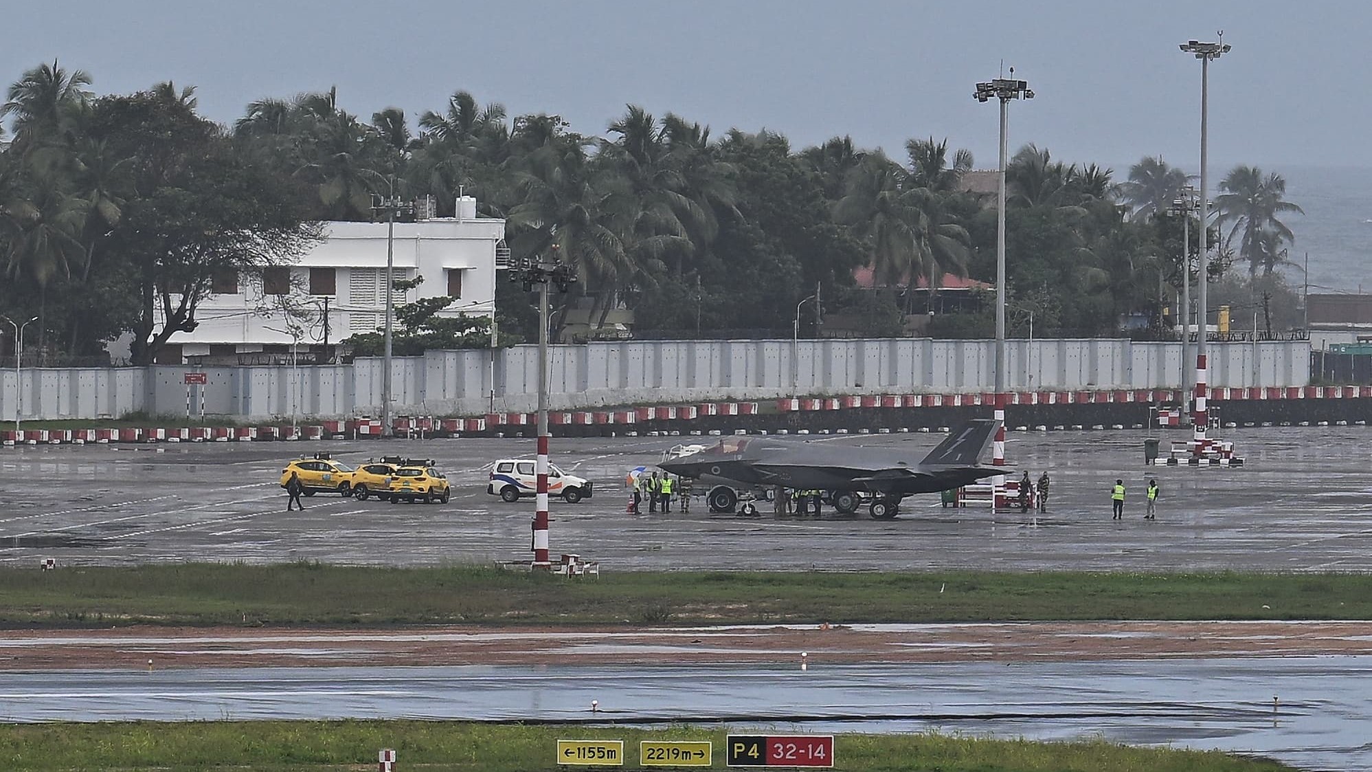 Iran-Israel ಸಂಘರ್ಷದ ನಡುವೆಯೇ Kerala Airportನಲ್ಲಿ ಬ್ರಿಟನ್ ಸೇನೆಯ F-35 ಯುದ್ದ ವಿಮಾನ ತುರ್ತು ಭೂಸ್ಪರ್ಶ!