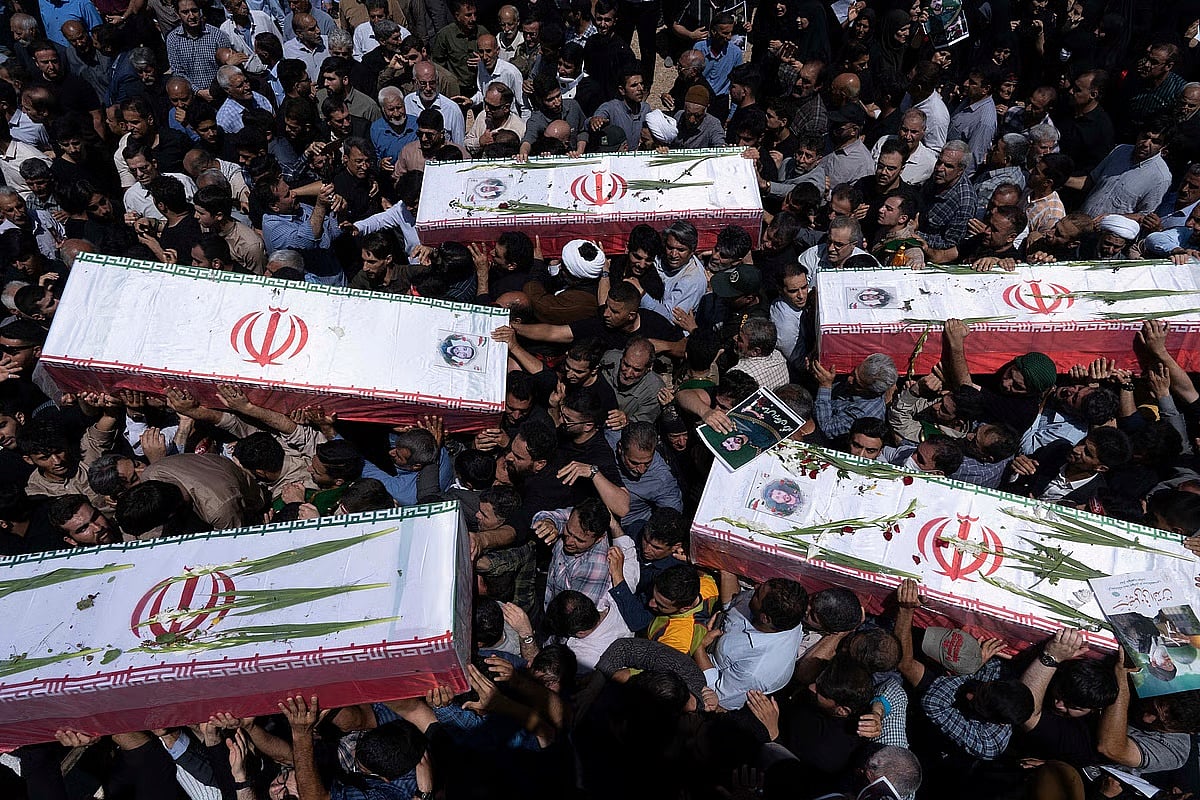 Israel-Iran War: ಆರನೇ ದಿನವೂ ಕ್ಷಿಪಣಿ ದಾಳಿ, ಇರಾನ್‌ನಲ್ಲಿ ಸಾವಿನ ಸಂಖ್ಯೆ 585ಕ್ಕೆ ಏರಿಕೆ