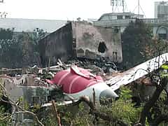 Air India plane crash: ಅಹಮದಾಬಾದ್ ವಿಮಾನ ನಿಲ್ದಾಣದ ಆವರಣಕ್ಕೆ ಅವಶೇಷಗಳ ಸ್ಥಳಾಂತರ