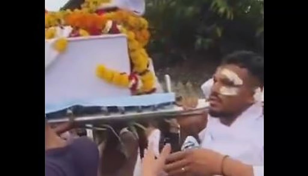 Air India Plane crash: ಬದುಕುಳಿದ ಏಕೈಕ ವ್ಯಕ್ತಿ ಆಸ್ಪತ್ರೆಯಿಂದ ಡಿಸ್ಚಾರ್ಜ್; ಸಹೋದರನ ಅಂತ್ಯಕ್ರಿಯೆಯಲ್ಲಿ ಭಾಗಿ