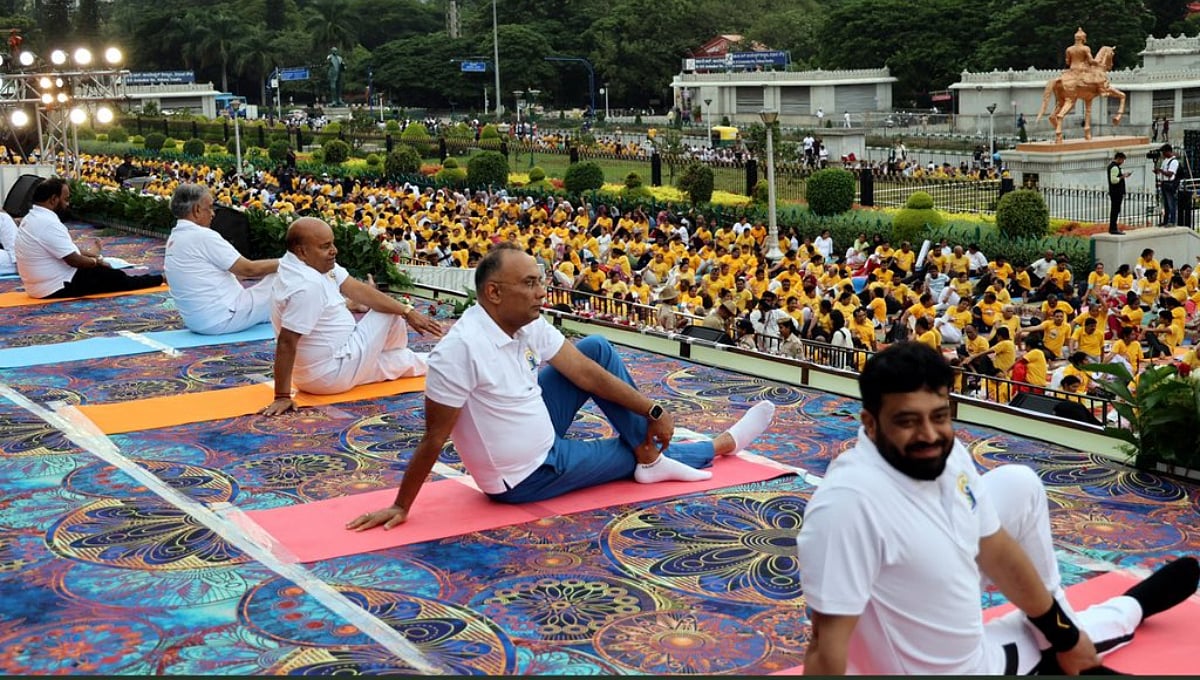 International Yoga Day: ರಾಜ್ಯಪಾಲ ಗೆಹ್ಲೋಟ್, ಆರೋಗ್ಯ ಸಚಿವರಿಂದ ಬೆಂಗಳೂರಿನಲ್ಲಿ ಯೋಗ ಪ್ರದರ್ಶನ
