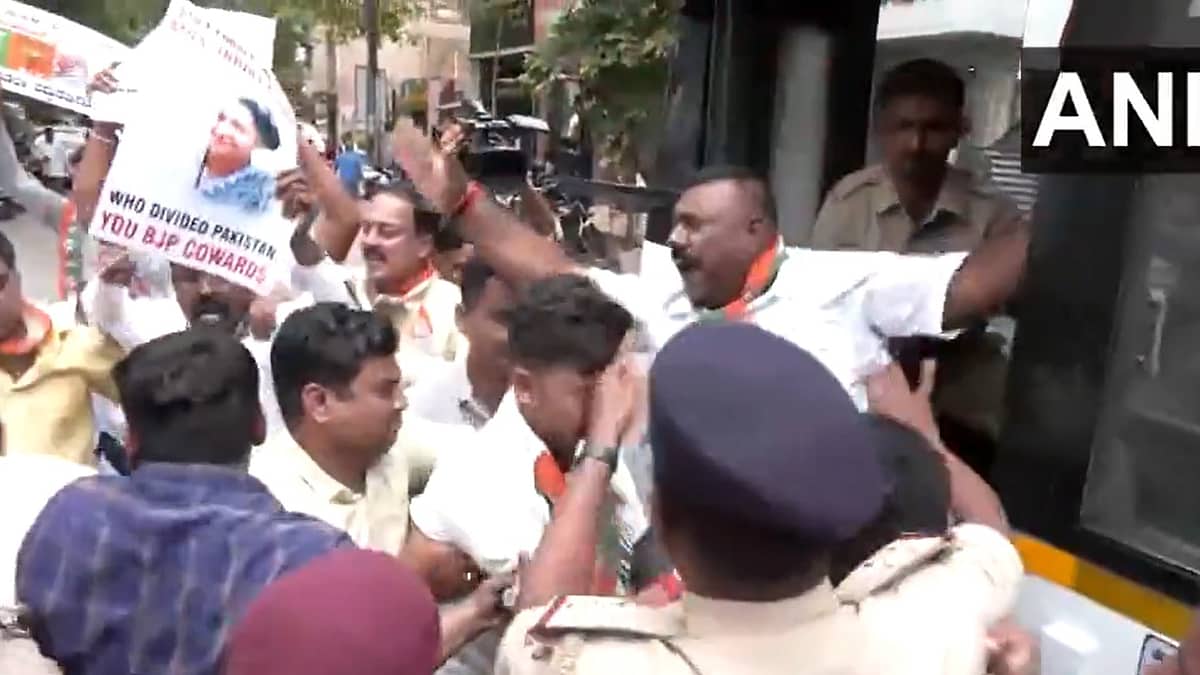 ಮಾಜಿ ಪ್ರಧಾನಿ ಇಂದಿರಾ ಗಾಂಧಿ ಕುರಿತು ಪೋಸ್ಟ್: BJP ವಿರುದ್ಧ ಪ್ರತಿಭಟನೆ; 'ಕೈ' ಕಾರ್ಯಕರ್ತರು ಪೊಲೀಸರ ವಶಕ್ಕೆ