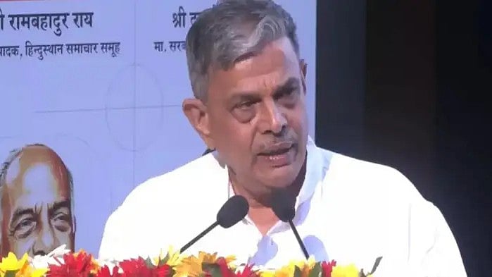 ಸಂವಿಧಾನದ ಪೀಠಿಕೆಯಿಂದ 'ಸಮಾಜವಾದಿ, ಜಾತ್ಯತೀತ' ಪದ ತೆಗೆದುಹಾಕಲು RSS ಮುಖಂಡ ದತ್ತಾತ್ರೇಯ ಹೊಸಬಾಳೆ ಒತ್ತಾಯ! VIDEO