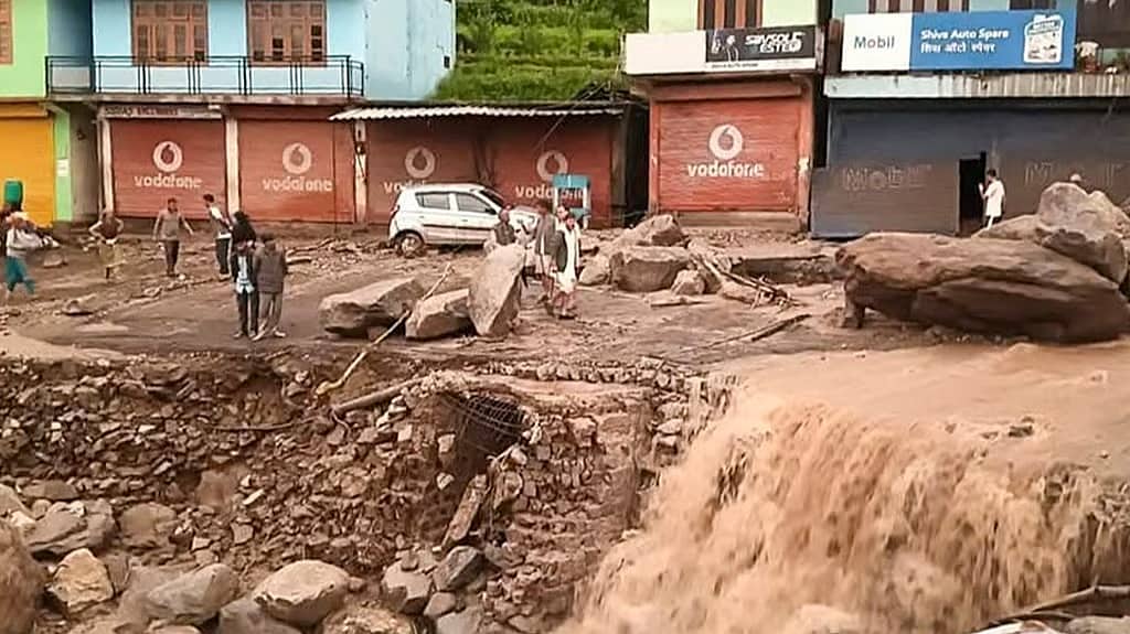 Himachal Pradesh: ಮಂಡಿಯಲ್ಲಿ ಭೀಕರ ಪ್ರವಾಹ; ಒಬ್ಬರು ಸಾವು, 18 ಮಂದಿ ನಾಪತ್ತೆ; 41 ಜನರ ರಕ್ಷಣೆ; Video