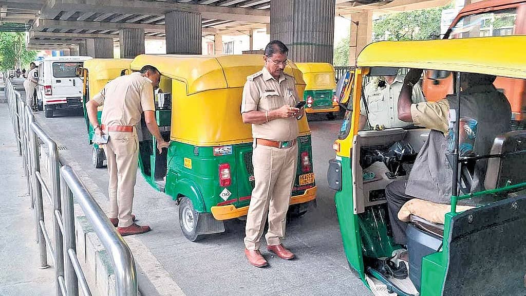 ಮನಸೋ ಇಚ್ಚೆ ಪ್ರಯಾಣಿಕರಿಂದ ದರ ವಸೂಲಿ: ಆಟೋ ಚಾಲಕರಿಗೆ RTO ಶಾಕ್; 114 ಆಟೋ ಸೀಜ್, 299 ಪ್ರಕರಣ ದಾಖಲು