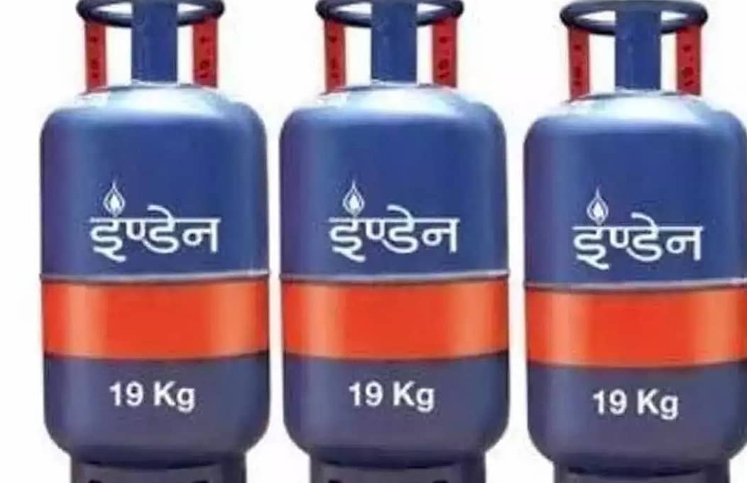 ಬೆಳ್ಳಂಬೆಳಗ್ಗೆ ಗುಡ್ನ್ಯೂಸ್: LPG ವಾಣಿಜ್ಯ ಸಿಲಿಂಡರ್ ಬೆಲೆಯಲ್ಲಿ ಭಾರೀ ಇಳಿಕೆ!