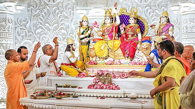 ಶ್ರಾವಣ ಆಚರಣೆಗಾಗಿ ರಾಮಮಂದಿರಕ್ಕಾಗಿ 12 ಕೋಟಿ ವೆಚ್ಚದಲ್ಲಿ ಎರಡು ಶುದ್ಧ ಚಿನ್ನದ ಉಯ್ಯಾಲೆ ನಿರ್ಮಿಸುತ್ತಿರುವ ಚೆನ್ನೈನ ಕುಶಲಕರ್ಮಿಗಳು!