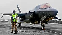 ಜಗತ್ತಿನ ಬಲಿಷ್ಠ ಫೈಟರ್ ಜೆಟ್‌ಗೆ ಏನಾಯ್ತು? F-35 ಅನ್ನು ಬಿಡಿಭಾಗಗಳಾಗಿ ಬಿಚ್ಚಿ ಭಾರತದಿಂದ ಬ್ರಿಟನ್‌ಗೆ ಏರ್ ಲಿಫ್ಟ್!