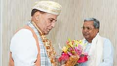 ರಾಜನಾಥ್ ಸಿಂಗ್ ಭೇಟಿಯಾದ ಸಿಎಂ ಸಿದ್ದರಾಮಯ್ಯ; ಮೈಸೂರು ದಸರಾದಲ್ಲಿ ಏರ್ ಶೋ ಆಯೋಜಿಸುವ ಕುರಿತು ಚರ್ಚೆ