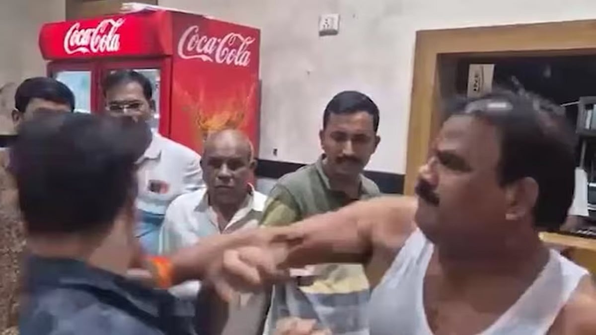 ನಾನು ಗಾಂಧಿವಾದಿಯಲ್ಲ, ಬಾಳ ಠಾಕ್ರೆ ಭಾಷೆ ಪ್ರಯೋಗಿಸಿದ್ದೇನೆ, ನಾನು ಕರಾಟೆ ಚಾಂಪಿಯನ್: ಕ್ಯಾಂಟೀನ್ ಸಿಬ್ಬಂದಿ ಮೇಲೆ ಹಲ್ಲೆಗೆ ಶಿವಸೇನೆ ಶಾಸಕ ಸಮರ್ಥನೆ