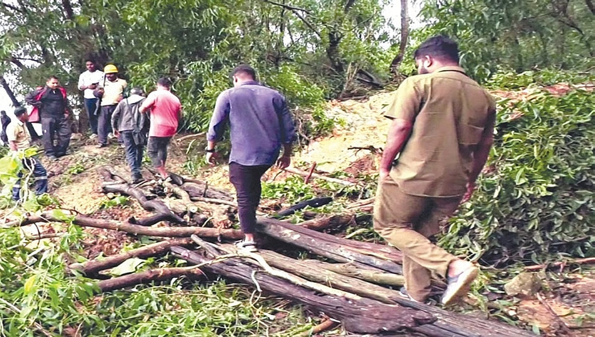 ಉತ್ತರ ಕನ್ನಡ: ಭೂಕುಸಿತ; ಸುಲಿಗೇರಿ ಗ್ರಾಮಕ್ಕೆ ಮೂರು ವಾರದಿಂದ ವಿದ್ಯುತ್, ಇಂಧನ ಪೂರೈಕೆ ಕಟ್; ಜನ ಪರದಾಟ
