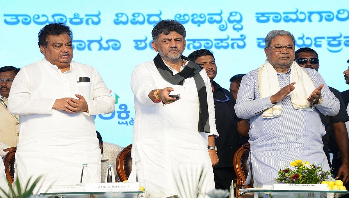 ವಿಜಯಪುರ ಭಾಗಕ್ಕೆ 3200 ಕೋಟಿ ರೂ ಮೊತ್ತದ ನೀರಾವರಿ ಯೋಜನೆ; ಅಭಿವೃದ್ಧಿ ಕಾರ್ಯ ವಿರೋಧ ಪಕ್ಷಗಳ ಕಣ್ಣಿಗೆ ಕಾಣುತ್ತಿಲ್ಲವೇ?: ಡಿಕೆಶಿ