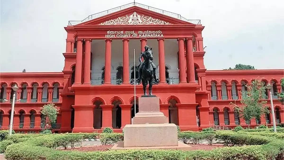 ಬೆಂಗಳೂರು ಹೈಕೋರ್ಟ್-ಸಿವಿಲ್ ಕೋರ್ಟ್ಗೆ ಬಾಂಬ್ ಬೆದರಿಕೆ: ತಪಾಸಣೆ ಬಳಿಕ ಹುಸಿ ಇ-ಮೇಲ್ ಎಂದು ಖಚಿತ