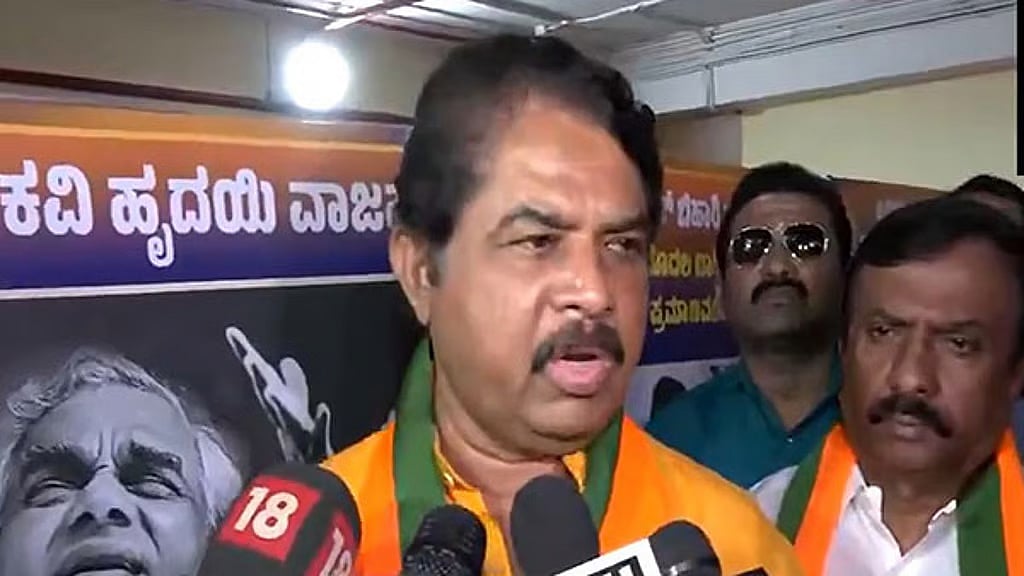 'ವಿರೋಧ ಪಕ್ಷದ ನಾಯಕನಾದ ನನಗೆ 2 ವರ್ಷಗಳಿಂದ ಸರ್ಕಾರ ಅಧಿಕೃತ ನಿವಾಸ ನೀಡಿಲ್ಲ, ನಮಗೆ ಪ್ರೋಟೋಕಾಲ್ ಪಾಠ ಮಾಡುತ್ತಾರೆ': ಆರ್ ಅಶೋಕ್