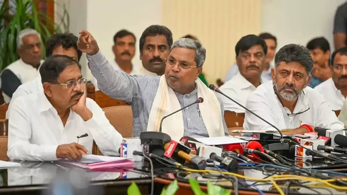 CM Dinner Meet: ಸಂಪುಟ ಪುನಾರಚನೆ ಕುರಿತು ಮಾತುಕತೆ; ಮಾನಸಿಕವಾಗಿ ಸಿದ್ಧರಾಗಿರುವಂತೆ ಸಚಿವರಿಗೆ ಸಿಎಂ ಸೂಚನೆ..?