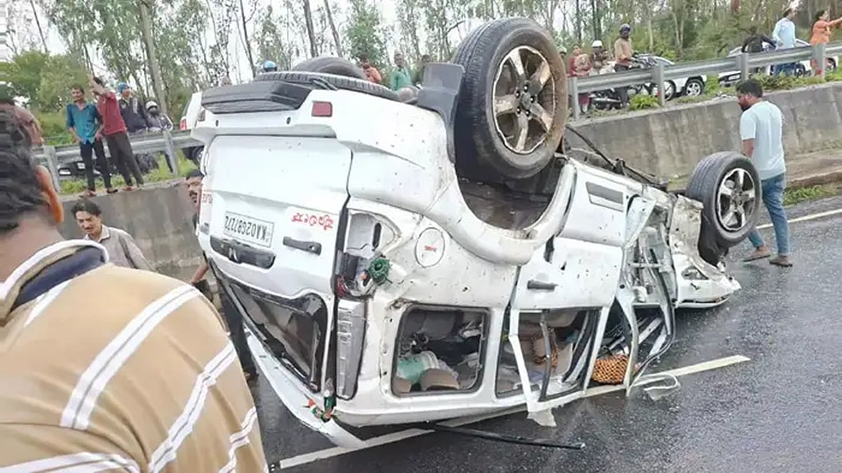 ಮಂಡ್ಯ: ಡಿಸಿಎಂ ಡಿ.ಕೆ ಶಿವಕುಮಾರ್ ಬೆಂಗಾವಲು ವಾಹನ ಪಲ್ಟಿ, ನಾಲ್ವರಿಗೆ ಗಾಯ
