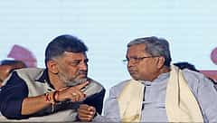 DKS ಹೆಸರು ಪ್ರಸ್ತಾಪಿಸದ ಸಿಎಂ: 'ಮನೇಲಿ ಕೂತಿರೋರಿಗೆ ಸ್ವಾಗತ ಮಾಡೋಕಾಗುತ್ತಾ'; ಕಾಂಗ್ರೆಸ್ ನಾಯಕನ ವಿರುದ್ಧ ಸಿದ್ದರಾಮಯ್ಯ ಗರಂ!