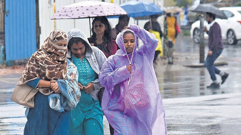 Bengaluru Rains: ಬೆಂಗಳೂರಿನಲ್ಲಿ 11 ಮಿ.ಮೀ ಮಳೆ, ಹಲವೆಡೆ ಸಂಚಾರ ಅಸ್ತವ್ಯಸ್ತ..!