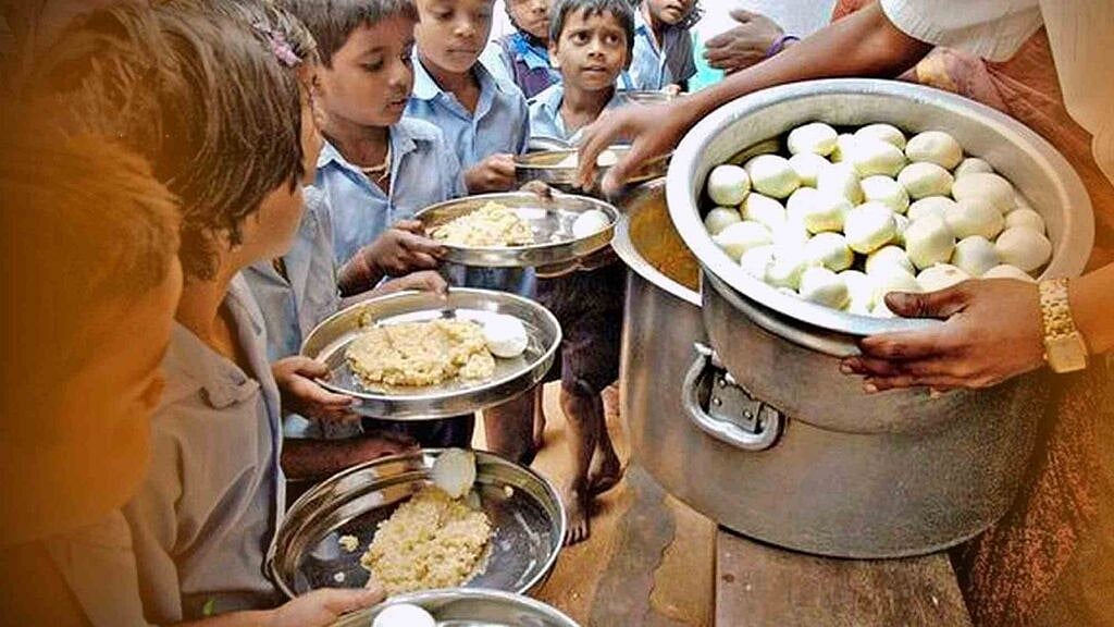 ಮಂಡ್ಯ: ಮಧ್ಯಾಹ್ನದ ಬಿಸಿಯೂಟದಲ್ಲಿ ಮೊಟ್ಟೆ ವಿತರಣೆಗೆ ವಿರೋಧ; ಶಾಲೆ ತೊರೆಯಲು ವಿದ್ಯಾರ್ಥಿಗಳು ಮುಂದು!