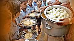 ಮಂಡ್ಯ: ಮಧ್ಯಾಹ್ನದ ಬಿಸಿಯೂಟದಲ್ಲಿ ಮೊಟ್ಟೆ ವಿತರಣೆಗೆ ವಿರೋಧ; ಶಾಲೆ ತೊರೆಯಲು ವಿದ್ಯಾರ್ಥಿಗಳು ಮುಂದು!