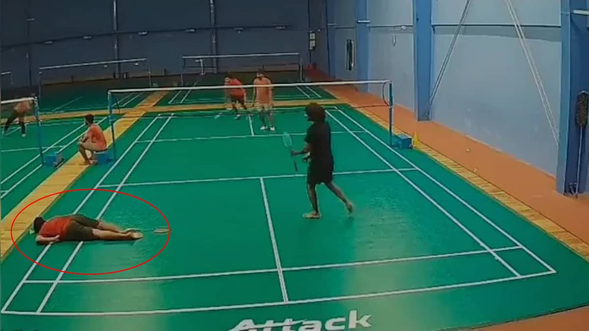 Hyderabad: ಬ್ಯಾಡ್ಮಿಂಟನ್ ಆಡುತ್ತಲೇ ಆಟಗಾರ Heart Attack ನಿಂದ ಸಾವು! Video Viral