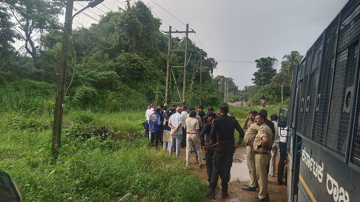ಸಮಾಧಿ ಅಗೆಯುವ ಕಾರ್ಯ ಆರಂಭಿಸಿದ ಎಸ್ಐಟಿ