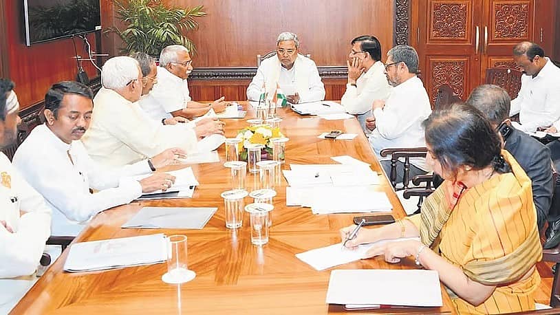 ಸತತ 3ನೇ ದಿನವೂ ಕಾಂಗ್ರೆಸ್ ಶಾಸಕರು-ಸಚಿವರೊಂದಿಗೆ ಸಿಎಂ ಸಿದ್ದರಾಮಯ್ಯ ಸಭೆ: ಸಂಯಮದಿಂದ ವರ್ತಿಸುವಂತೆ ಸೂಚನೆ