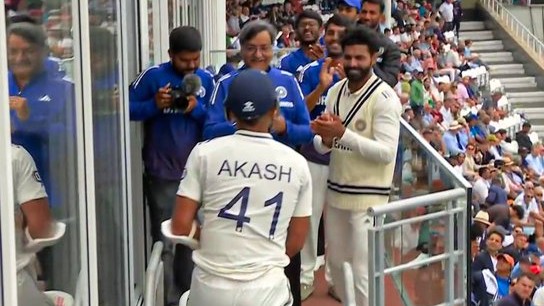 India vs England: ಇಂಗ್ಲೆಂಡ್ ಬೌಲರ್ ಗಳಿಗೆ ದುಃಸ್ವಪ್ನವಾದ Akash Deep; ಎದ್ದು ನಿಂತು ಚಪ್ಪಾಳೆ ತಟ್ಟಿದ ಇಡೀ ತಂಡ