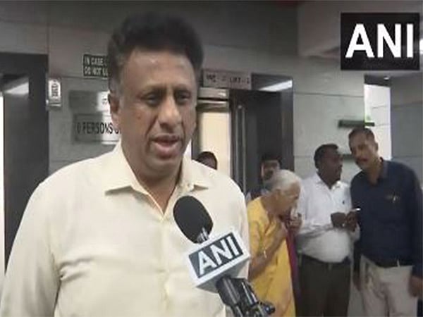 'ಭಾರತ' ಎಲ್ಲಿ 'ವಿಕಸಿತ' ಆಗುತ್ತಿದೆ ಎಂಬುದು ತಿಳಿದಿಲ್ಲ; ಕೇಂದ್ರ ಬಜೆಟ್ ಜನರನ್ನು ಮೂರ್ಖರನ್ನಾಗಿಸುತ್ತದೆ: ಎಂ.ಸಿ ಸುಧಾಕರ್