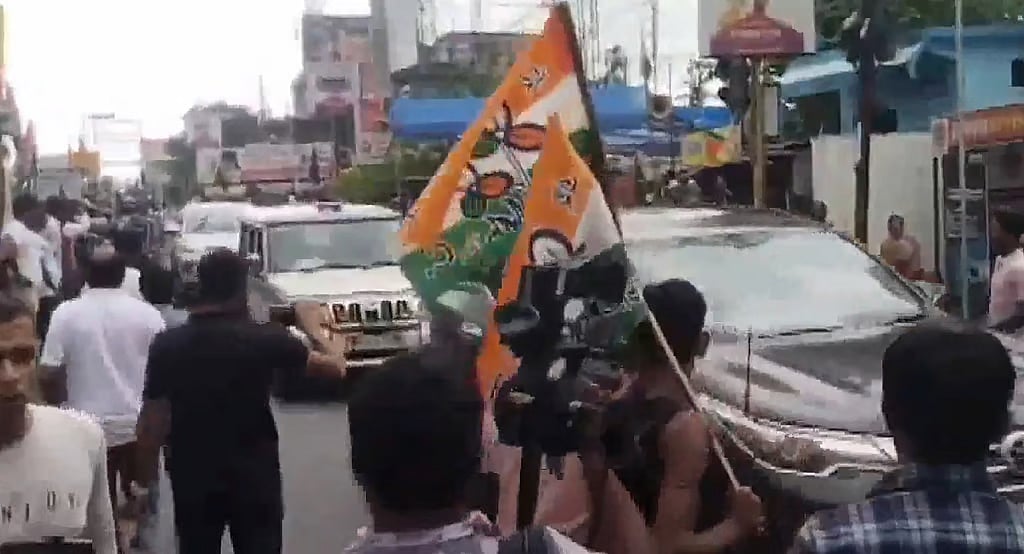 ಬಂಗಾಳ ಪ್ರತಿಪಕ್ಷ ನಾಯಕ ಸುವೇಂದು ಅಧಿಕಾರಿ ಬೆಂಗಾವಲು ವಾಹನದ ಮೇಲೆ ದಾಳಿ