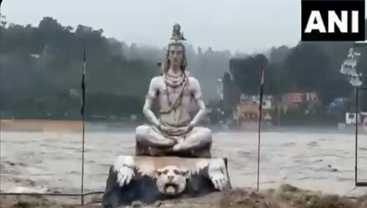Rishikesh: ಉಕ್ಕಿ ಹರಿಯುತ್ತಿರುವ ಗಂಗೆ; ಮುಳುಗಡೆಯ ಭೀತಿಯಲ್ಲಿ ಶಿವನ ವಿಗ್ರಹ! ಭಯಾನಕ Video