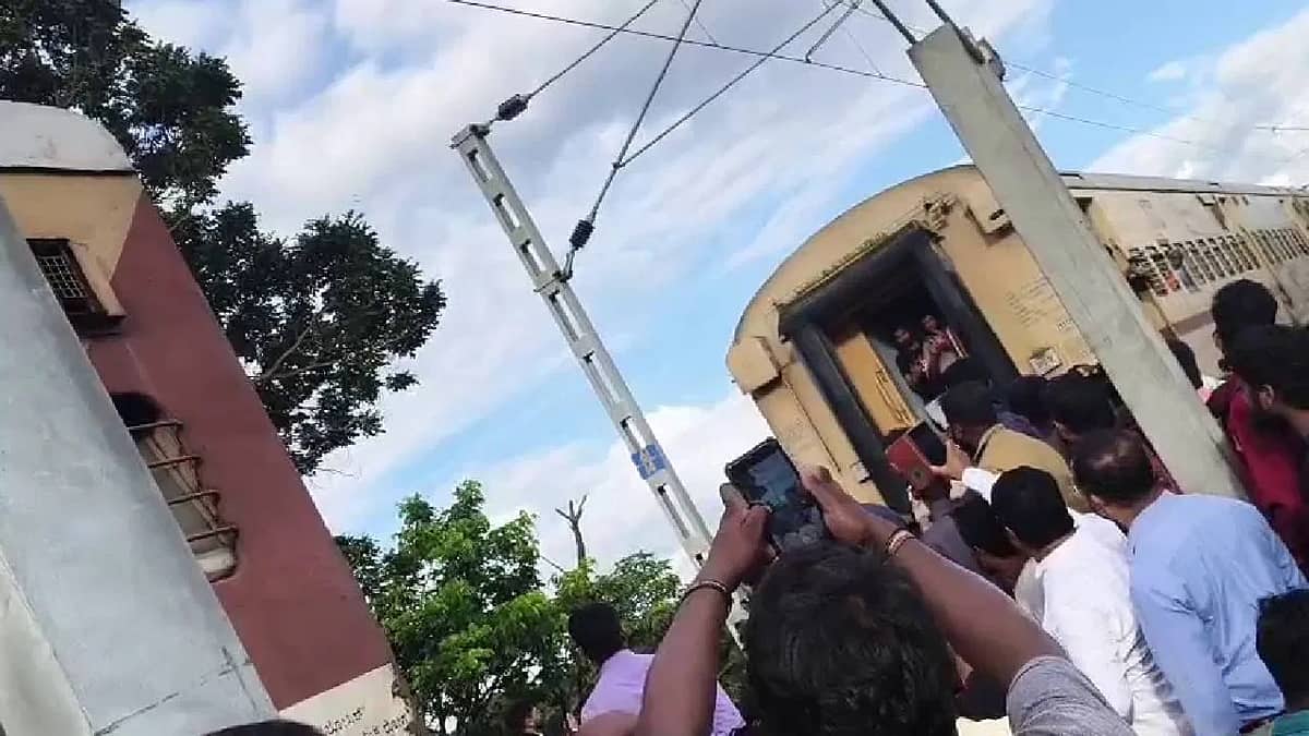 ಶಿವಮೊಗ್ಗ: ತುಂಗಾ ನದಿ ಸೇತುವೆ ಮೇಲೆ ರೈಲು ಎಂಜಿನಿಂದ ಬೇರ್ಪಟ್ಟ ಬೋಗಿಗಳು; ತಪ್ಪಿದ ದುರಂತ