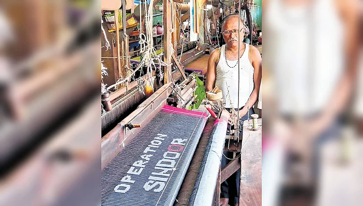 ಮಿಲಿಟರಿ ಶಕ್ತಿಗೆ ಗೌರವ: ಸೀರೆಯಲ್ಲಿ 'ಆಪರೇಷನ್ ಸಿಂಧೂರ್' ಹೆಣೆದ ಗದಗ ವ್ಯಕ್ತಿ!