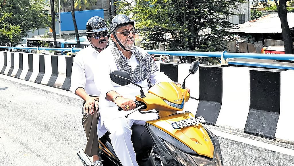 DCM ಡಿ.ಕೆ ಶಿವಕುಮಾರ್ ಓಡಿಸಿದ್ದ ಸ್ಕೂಟರ್ ಮೇಲೆ 34 ಸಂಚಾರ ನಿಯಮ ಉಲ್ಲಂಘನೆ ಪ್ರಕರಣ; ದಂಡ ಪಾವತಿಸಿದ ಮಾಲೀಕ!