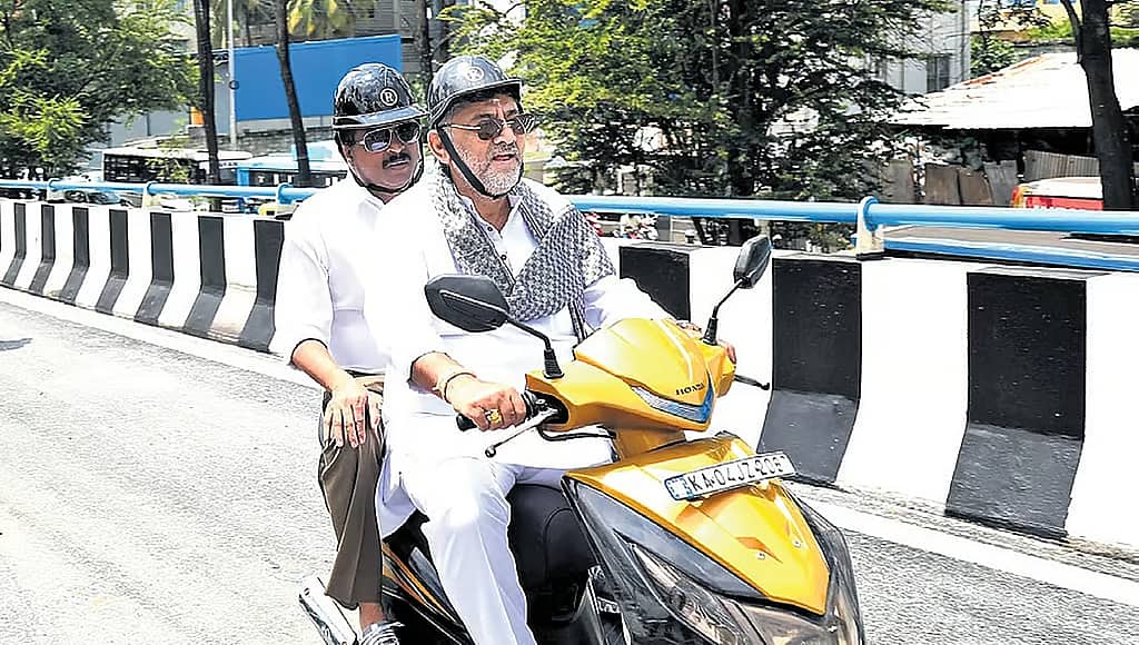 DCM ಡಿ.ಕೆ ಶಿವಕುಮಾರ್ ಓಡಿಸಿದ್ದ ಸ್ಕೂಟರ್ ಮೇಲೆ 34 ಸಂಚಾರ ನಿಯಮ ಉಲ್ಲಂಘನೆ ಪ್ರಕರಣ; ದಂಡ ಪಾವತಿಸಿದ ಮಾಲೀಕ!