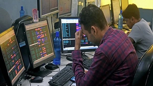 Indian Stock Market: ಭಾರತ-ಅಮೆರಿಕ ಸುಂಕ ಸಮರ; Sensex 750 ಅಂಕ ಕುಸಿತ, Nifty 24,363ಕ್ಕೆ ಇಳಿಕೆ