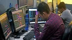 Indian Stock Market: ಭಾರತ-ಅಮೆರಿಕ ಸುಂಕ ಸಮರ; Sensex 750 ಅಂಕ ಕುಸಿತ, Nifty 24,363ಕ್ಕೆ ಇಳಿಕೆ