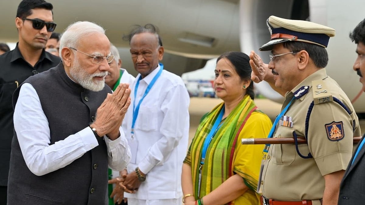 ಬೆಂಗಳೂರಿನಲ್ಲಿ ಮೋದಿ ಮೇನಿಯಾ: HAL ವಿಮಾನ ನಿಲ್ದಾಣಕ್ಕೆ ಪ್ರಧಾನಿ ಆಗಮನ