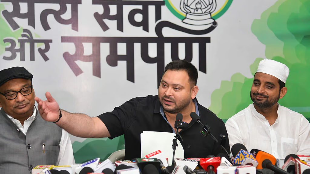'ರಾಜ್ಯದ ಉಪಮುಖ್ಯಮಂತ್ರಿಗಳೇ ಎರಡೆರಡು VOTER ID ಹೊಂದಿದ್ದಾರೆ': Tejashwi Yadav
